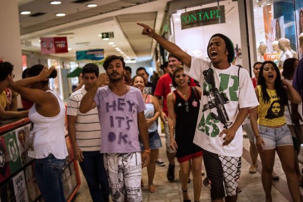 Flash mob at the Mall