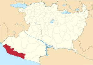 Municipality of Aquila, Michoacán, which lies along the Pacific Coast, is in red.