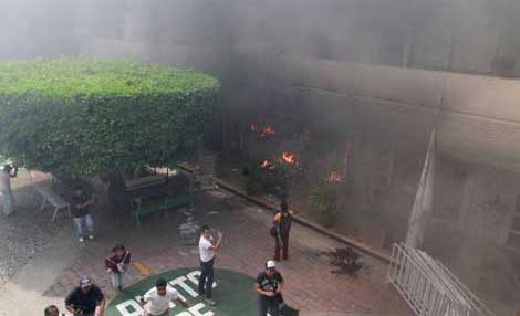 Guerrero protesters set Iguala's municipal headquarters on fire during October 22 actions.
