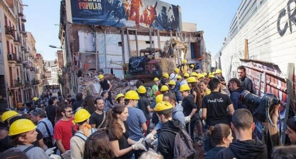 Burning an excavator in the battle for Can Vies