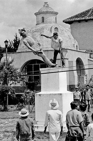 This statue of Diego de Mazariegos was knocked down by members of the EZLN more than a year before the 1994 Uprising.