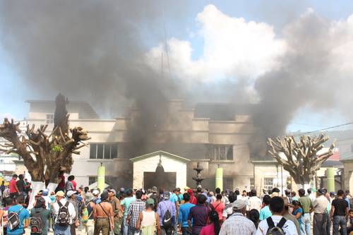 Members of the Tila ejido set country offices on fire.