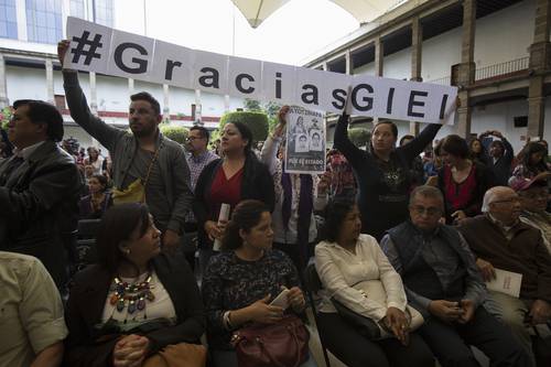 Relatives of the normalistas thanked the Interdisciplinary Group of Independent Experts for the investigative work. Photo: Cristina Rodríguez