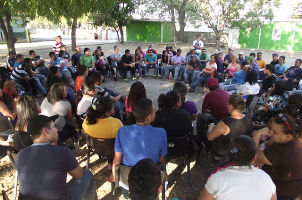 Cecosesola meeting. The cooperative functions non-hierarchically.