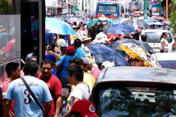 Boarding the buses for Mexico City. Photo: Chiapas Paralelo
