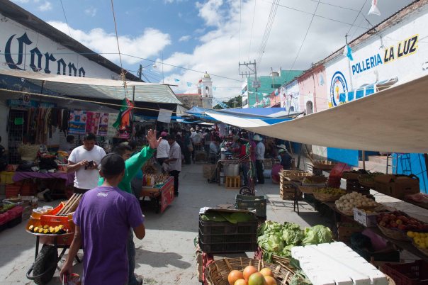 A market scene in Nochixtlán, the capital of a large indigenous district. The police attack took place on a market day, thereby maximizing the number of civilians present.