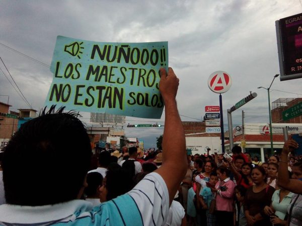 The sign reads Nuño the teachers are not alone