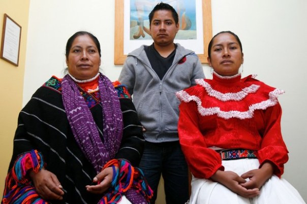 Francisca Francisco Marcial, accompanied bu her two children: José Luis and Estela Hernández Jiménez. Photo: María Meléndez Parada, La Jornada