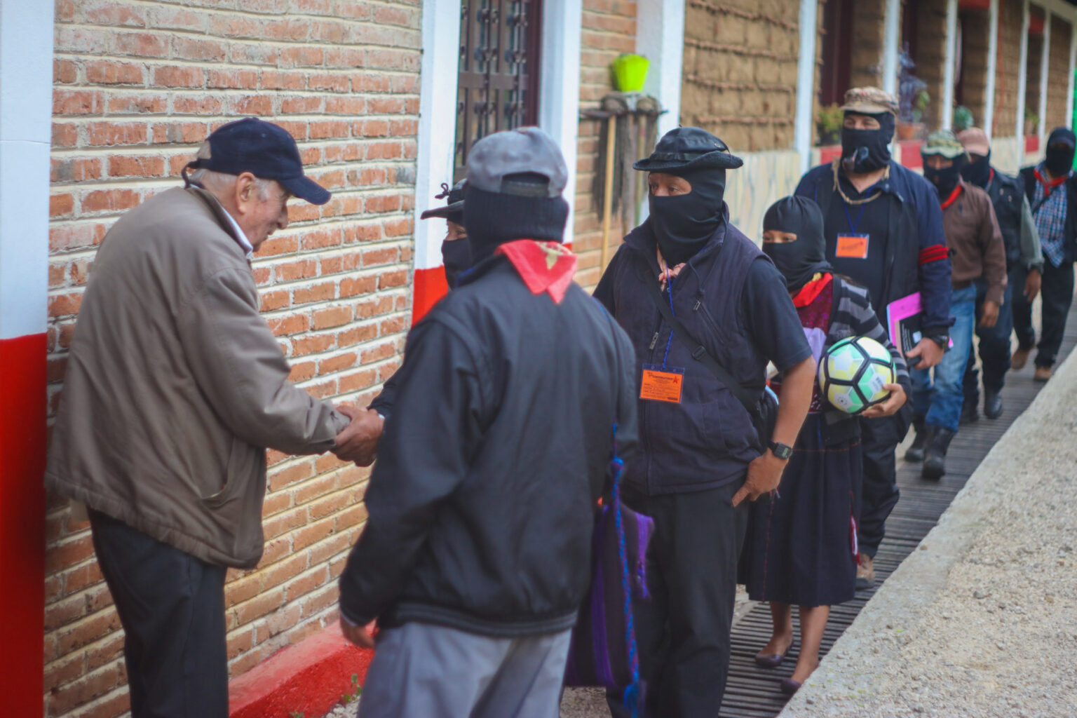 pdp_comandante_pablo_contreras_donpablo_gonzalez_casanova_saludo_comandancia_EZLN_daliri_oropeza-12-1536x1024